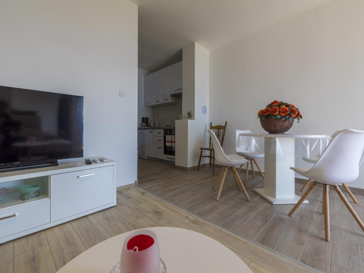 Apartment Vedry Crikvenica Bagian luar foto